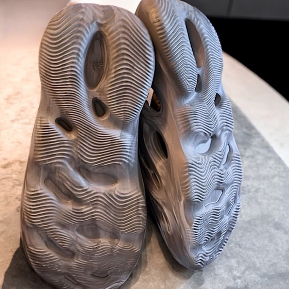 NWT Men’s adidas Yeezy Foam Granite Runner’s - Picture 15 of 16